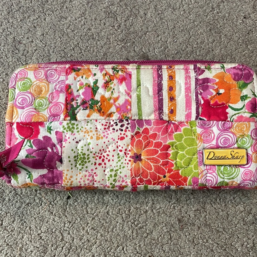 Donna Sharp Colorful Floral Patchwork Women's Wal… - image 2